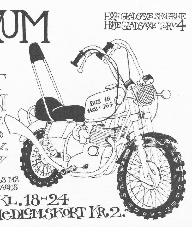 Håndtegnet plakat for ungdomsklubben Halv Beat Forum med en tegnet motorcykel
