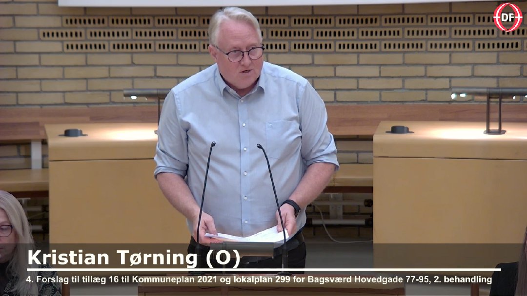 Kristian Tørning på talerstolen i Gladsaxe byrådssal under punkt 4 om Bagsværd Hovedgade 77-95