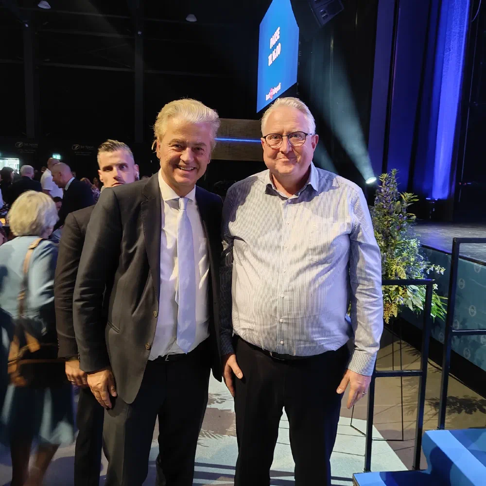 Kristian Tørning og Geert Wilders foran scenen ved DF's årsmøde