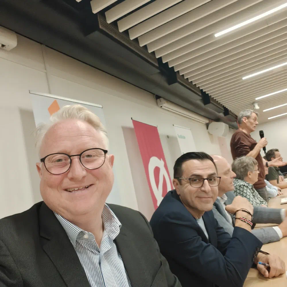 Kristian Tørning og Serdal Benli side om side ved paneldebat